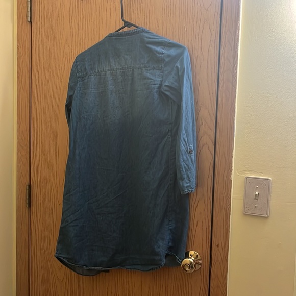 Long button down! - Picture 2 of 3